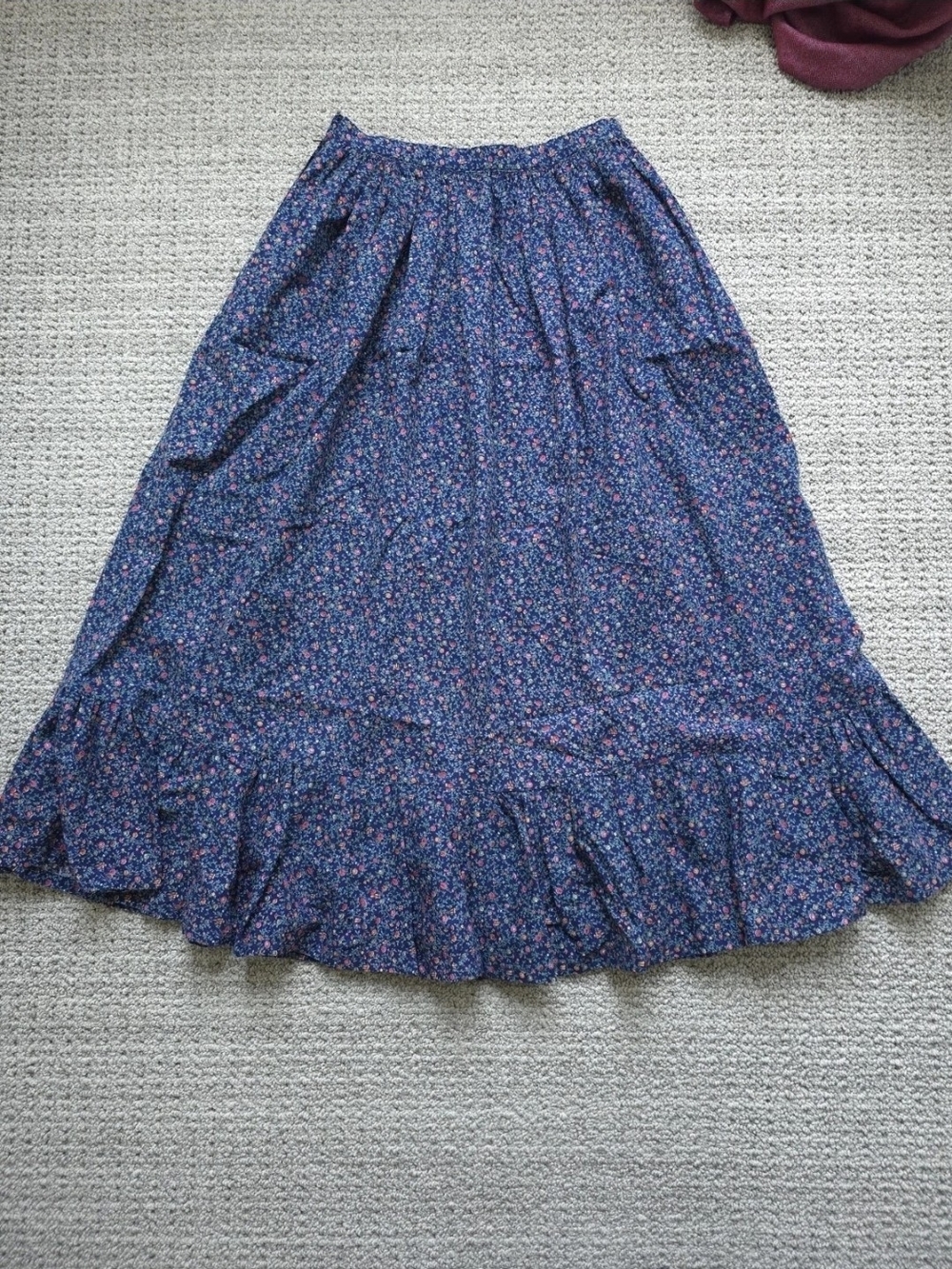 Doen-Inspired Vintage Blue & Pink Floral Maxi Skirt with Pleating